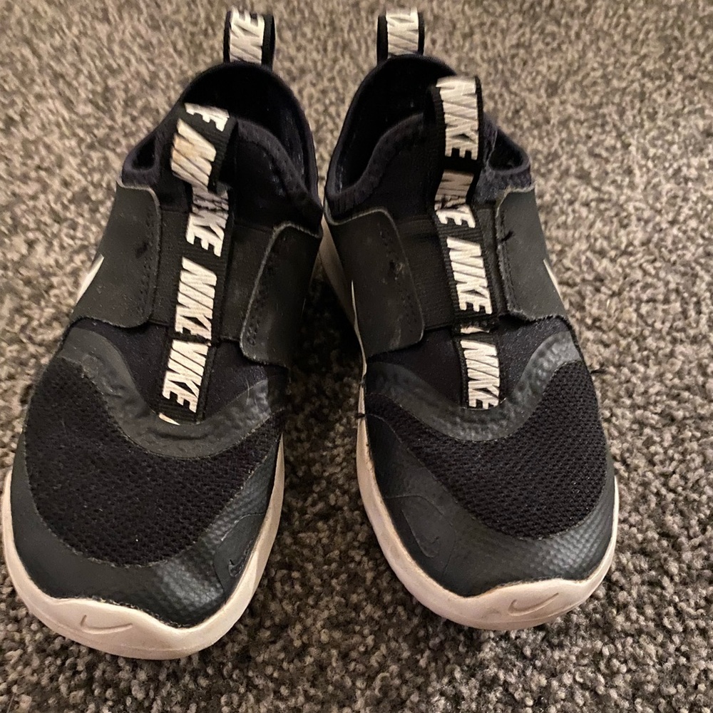 Nike Boys slip on tennis shoes